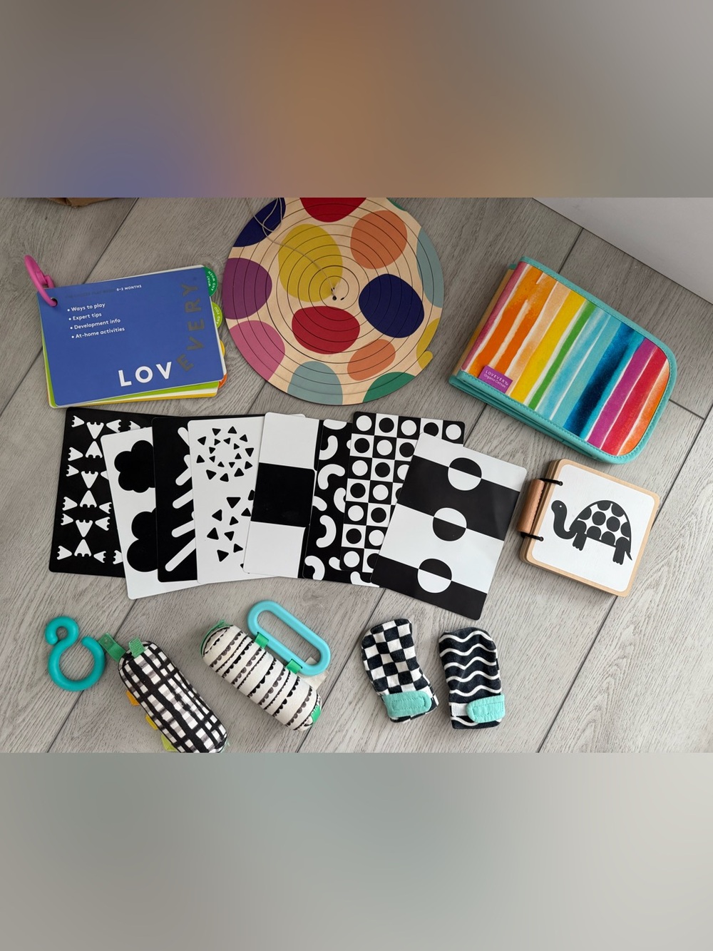 Lovevery The Looker Play Kit 0-2 months